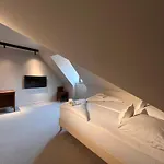 לינה וארוחת בוקר Barka Galeria Es Etterem 4*