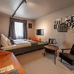 Barka Galeria Es Etterem לינה וארוחת בוקר Tállya