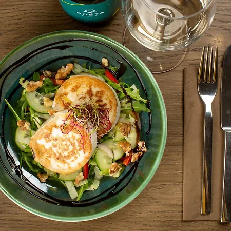 Barka Galeria Es Etterem 3*