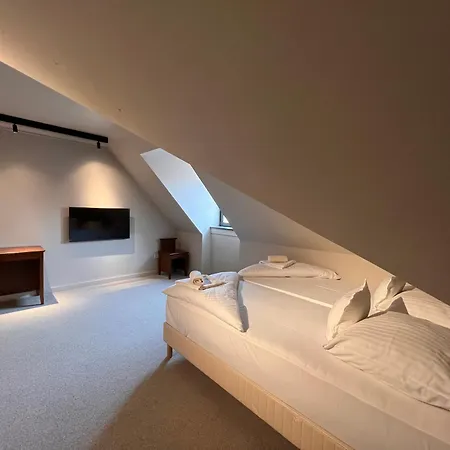 Nocleg ze śniadaniem Barka Galeria Es Etterem 3*