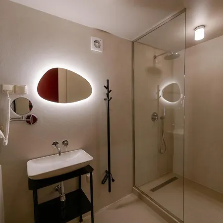 Barka Galeria Es Etterem Nocleg ze śniadaniem