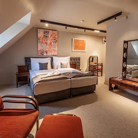 Nocleg ze śniadaniem Barka Galeria Es Etterem 3*