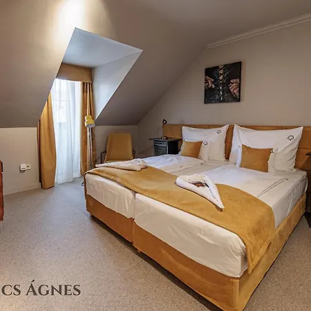 Barka Galeria Es Etterem 3*