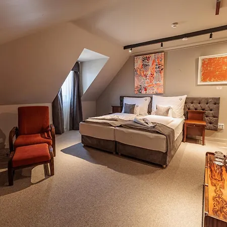 Barka Galeria Es Etterem B&B 4*