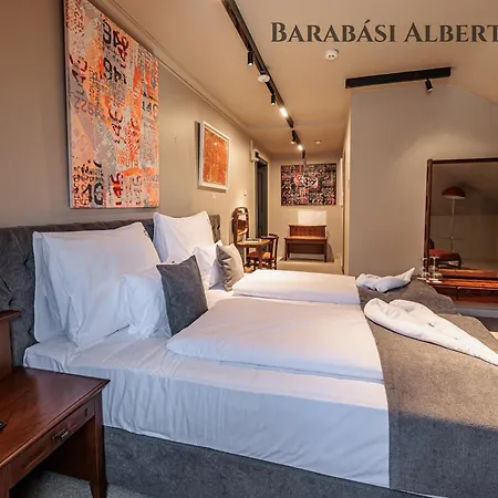 Barka Galeria Es Etterem לינה וארוחת בוקר Tállya