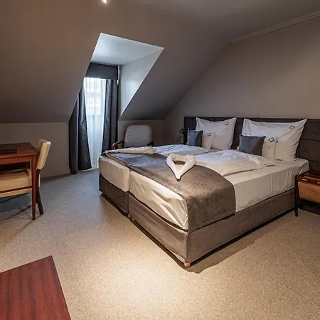 Barka Galeria Es Etterem B&B 4*